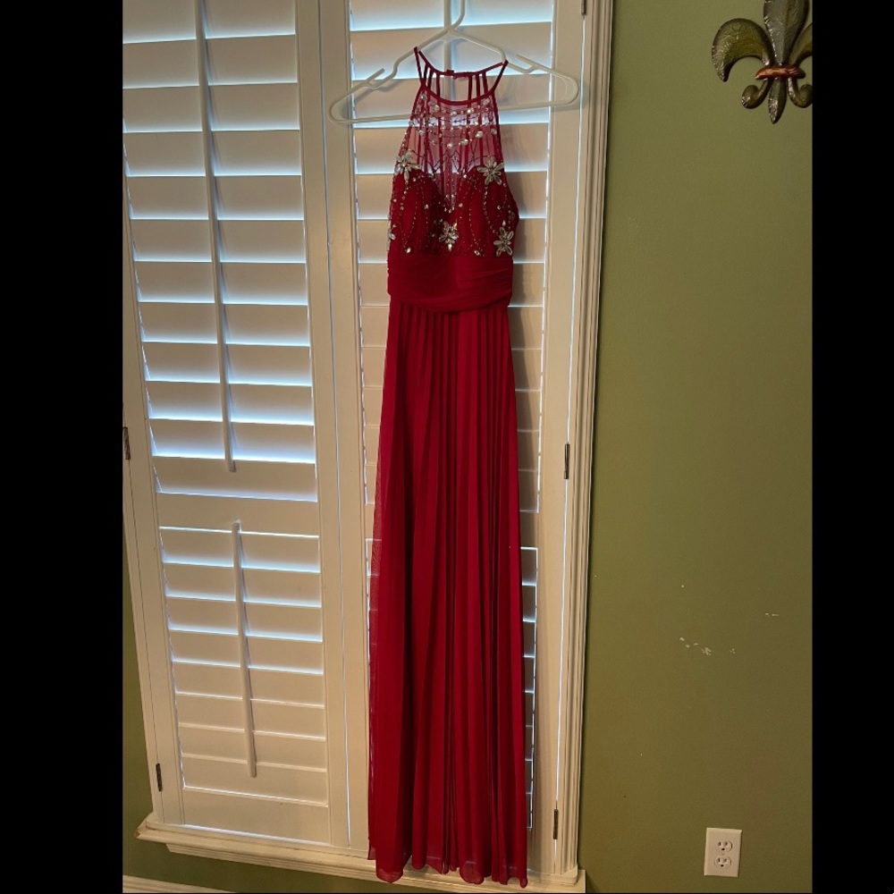 B Darlin Red Full Length Prom Dress with beaded bodice from Macys Size 1/2